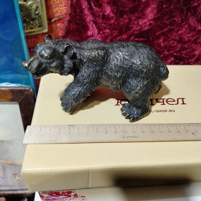 Медведи бронзовые