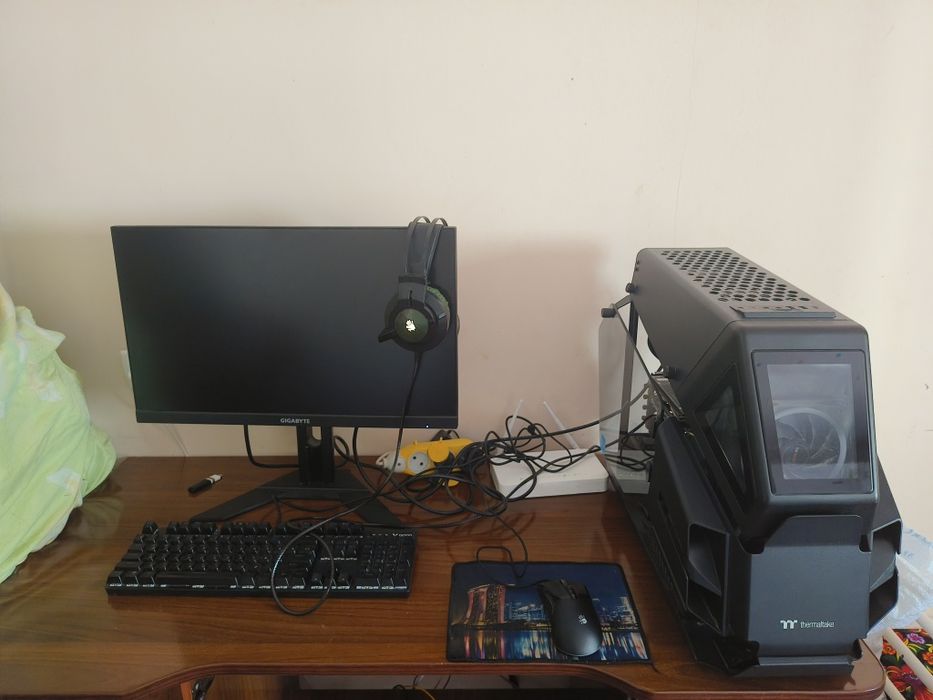 Grafik dizayn va ogʻir oʻyinlarni koʻtara oladgan kompyuter sotlad!!!