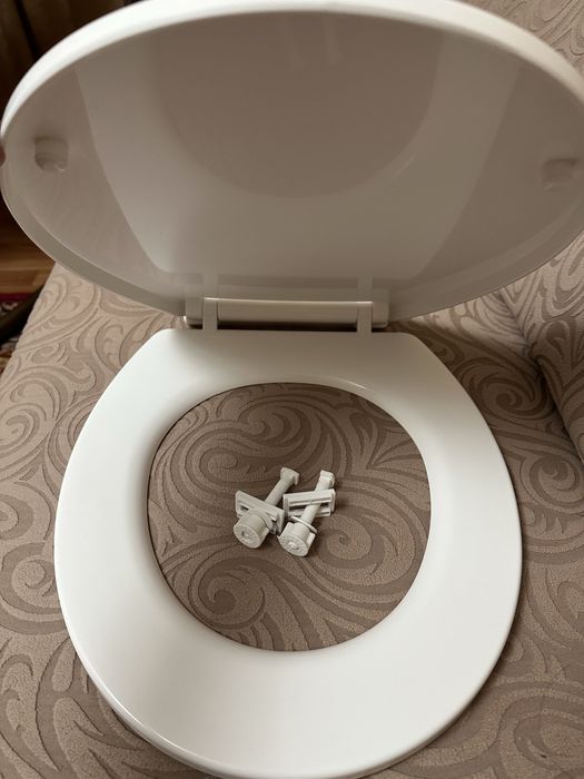 Сиденье для унитаза с микролифтом, опускается плавно