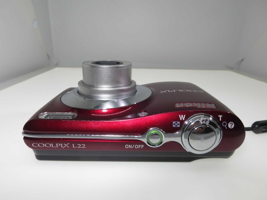 Nikon Coolpix L22 компактен цифров фотоапарат, червена дигитална камера, 12 мегапиксела, голям екран, тествана и работи отлично