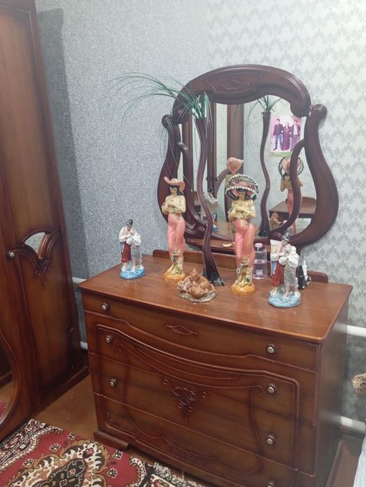 Продам спальный гарнитур