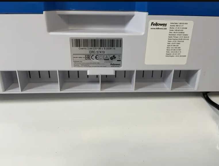 Laminator performant Fellowes Cosmic 2, lichidare stoc, super oferta!