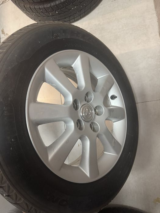 Тайота  диски с резиной