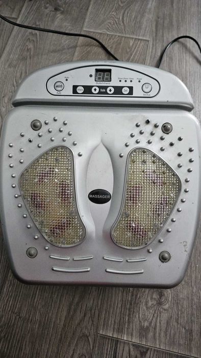 Aparat de masaj pentru picioare cu vibrații și încălzire infraroșie