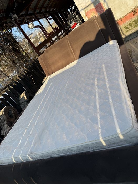 Vand pat matrimonial maro