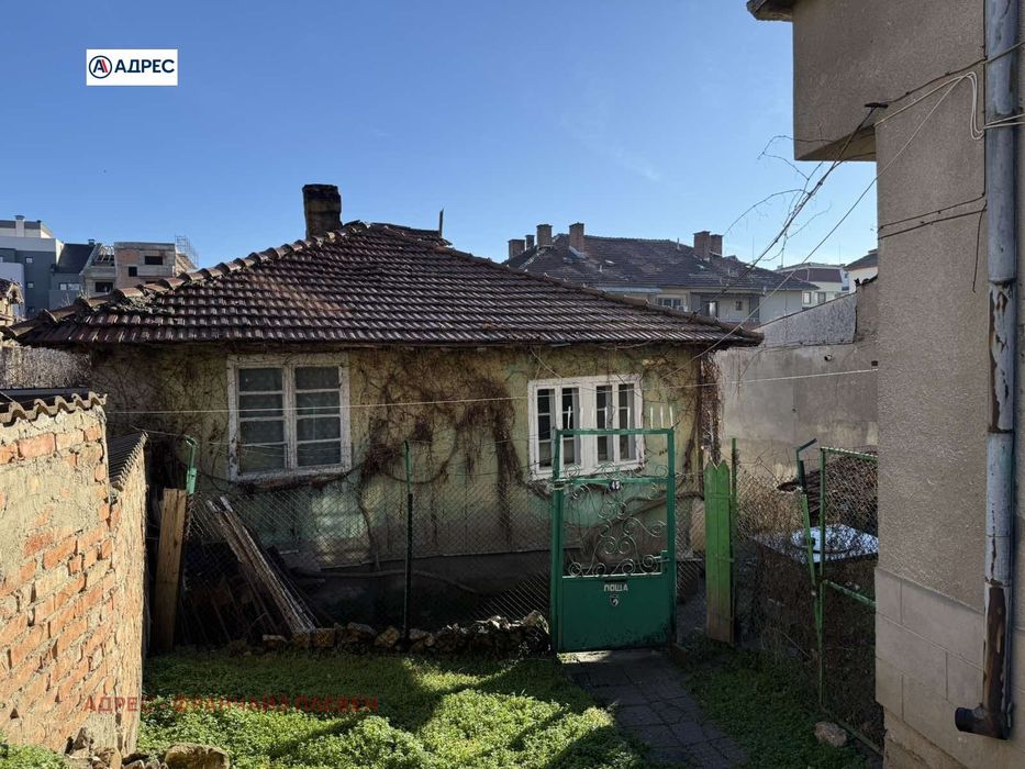 Продава се Къща в Плевен, Идеален център - 154 кв.м за 249 €/кв.м - Снимка #2