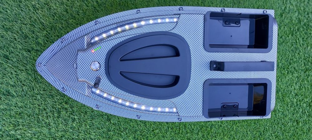 Лодка  за захранка V 900-GPS