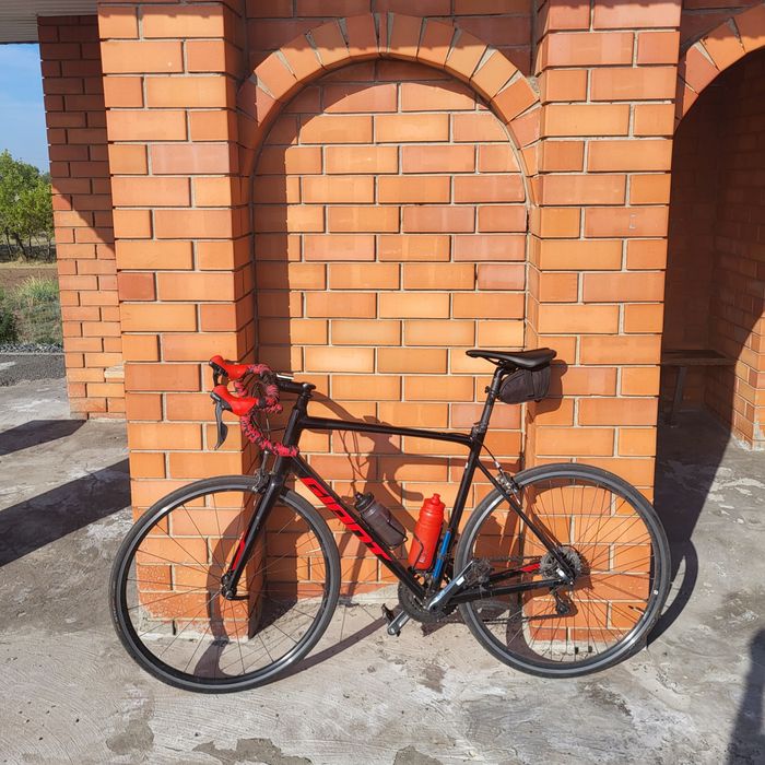 Продам шоссейный велосипед Giant Contend SL 2