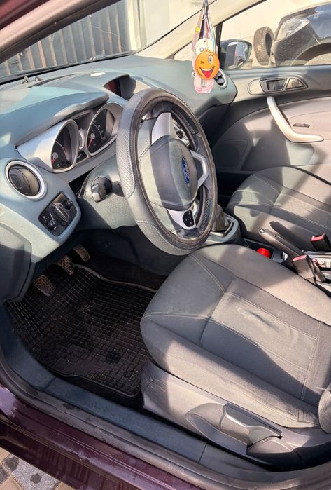 Vând Ford Fiesta