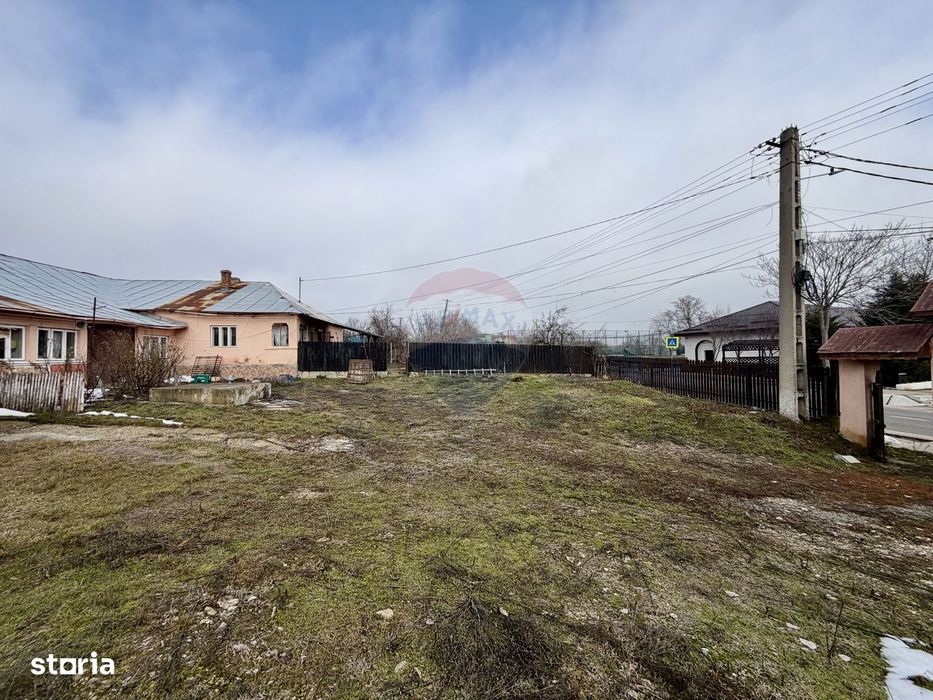 Casă cu 4 camere si teren 7727 mp Blidari