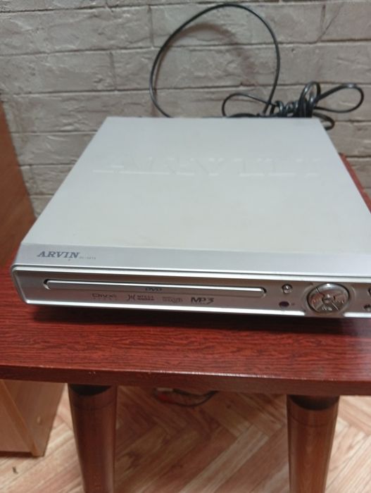 DVD player с пультом.