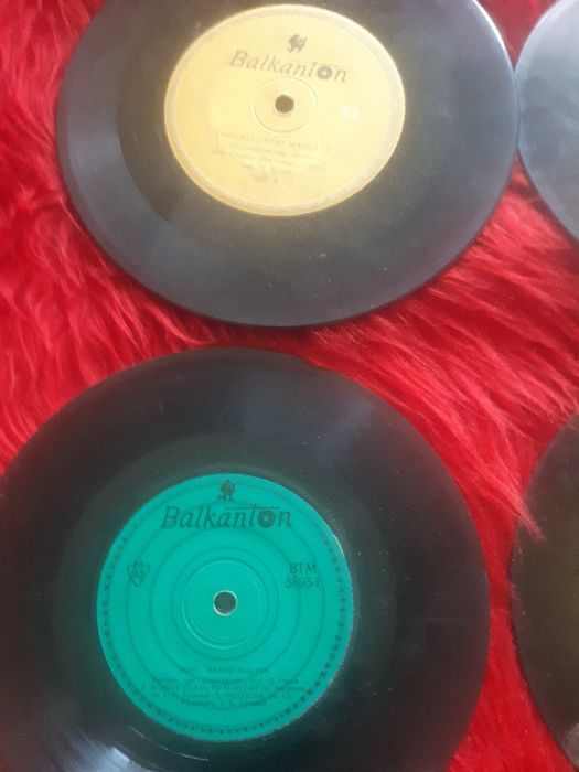 Стари грамофони плочи от едно време