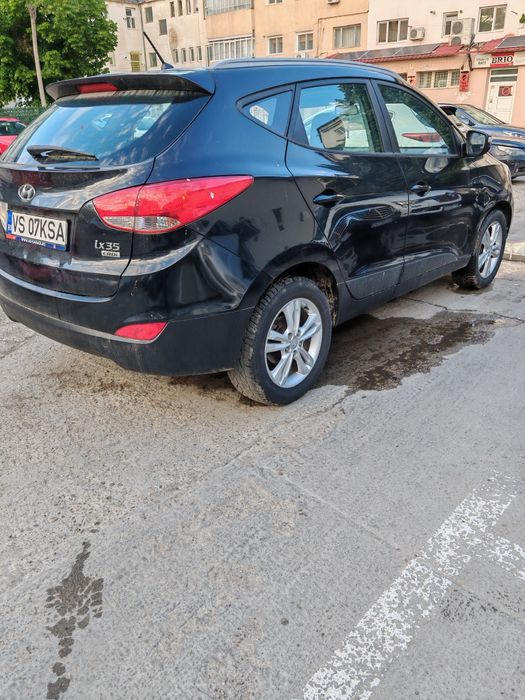 Hyundai IX 35.        .