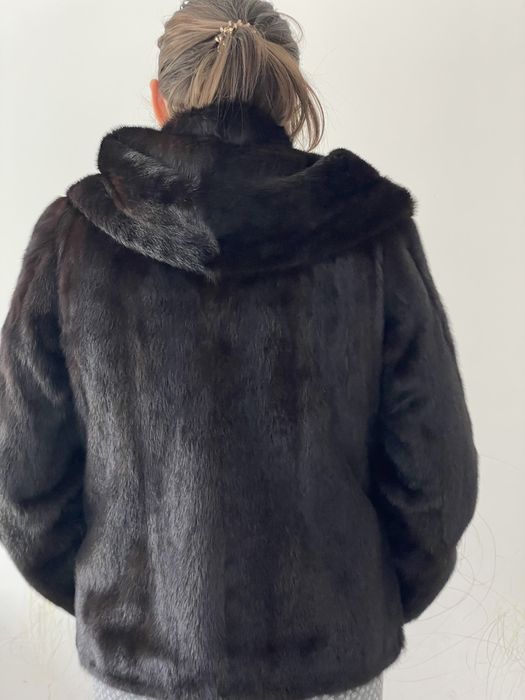 Продам шубу норковую