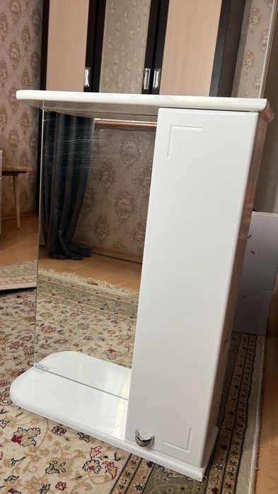 Шкаф зеркальных навемной