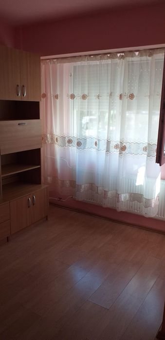 Închiriez garsoniera