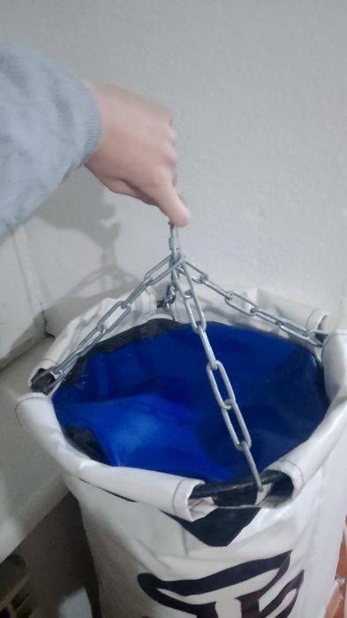 Груша и перчатки