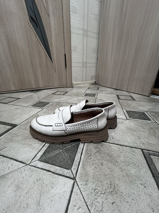 Белой кожаный Лафер