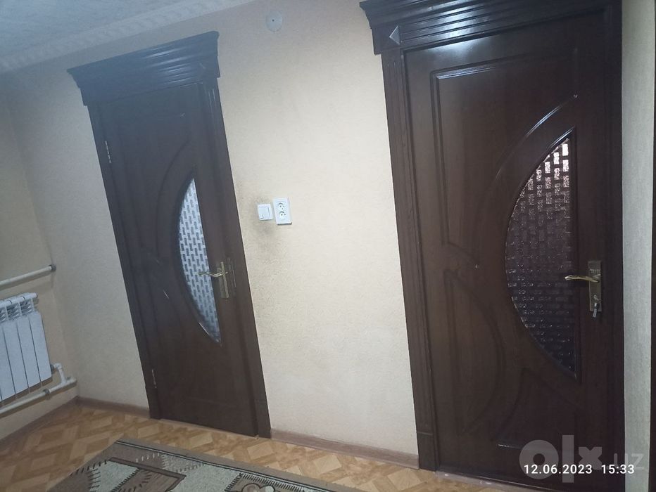 3-микр 2 хонали Балзак ресторани рўпарасида.Ғиштли квартира.