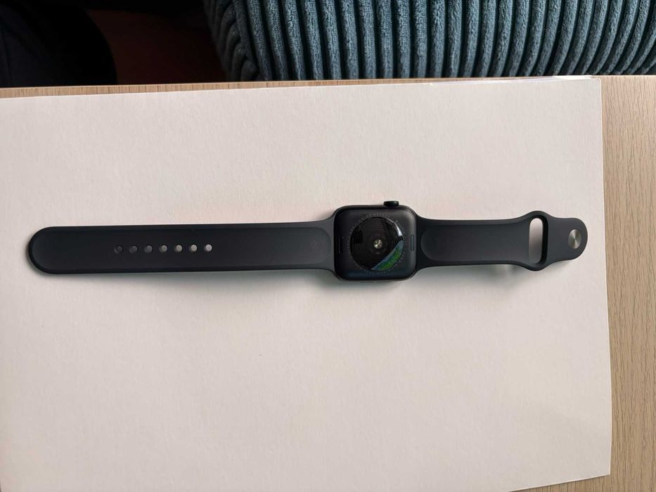 Apple watch SE2  44 mm оригинален като нов