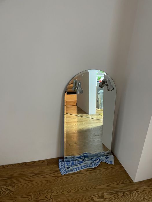 Oglindă și chiuvetă baie