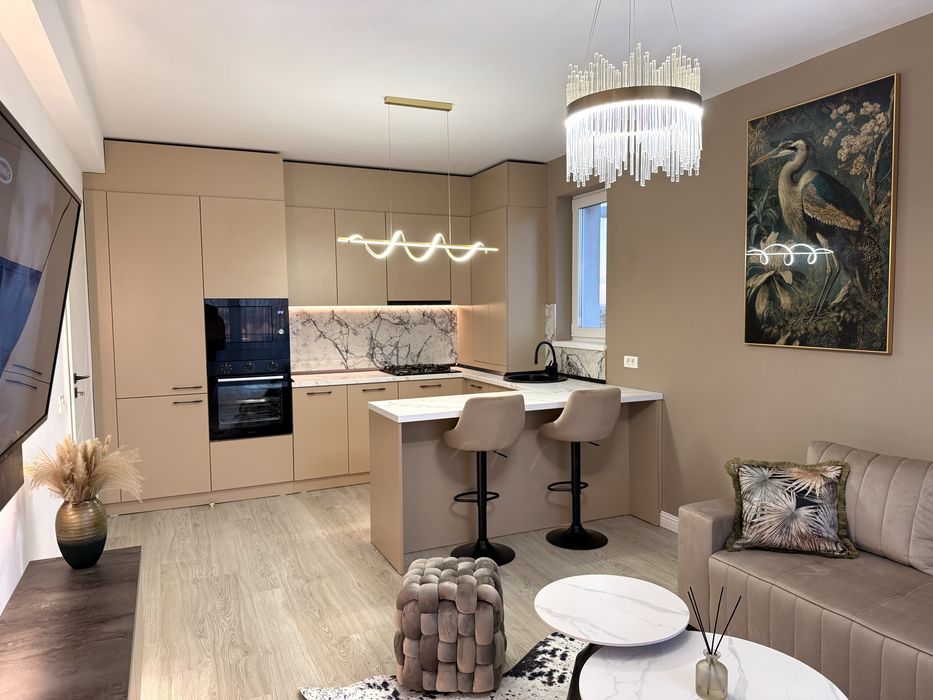Inchiriez apartament de lux 2 camere + parcare subterana + boxa