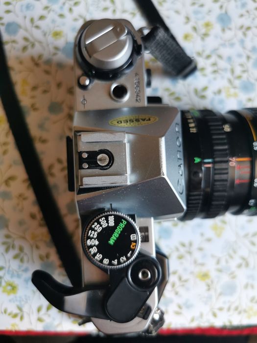 Фотоапарат "CANON AE-1 PROGRAM"  със светкавица