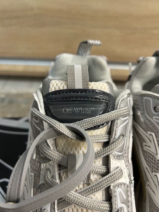 Vând Off-White “Be Right Back”