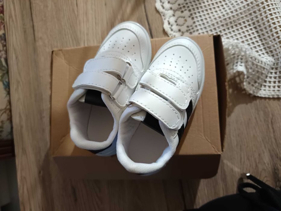 2 perechi de papuci marimea 24