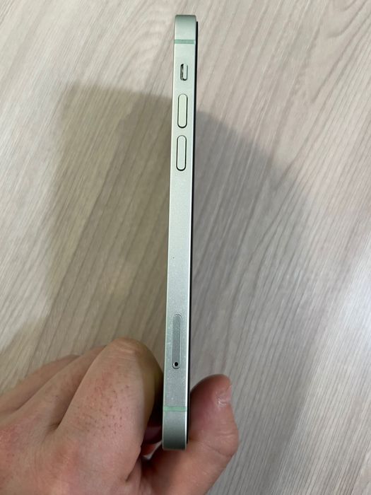 Продам Айфон 12 в отличном состояний