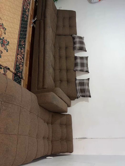 Срочно продаю Диван .