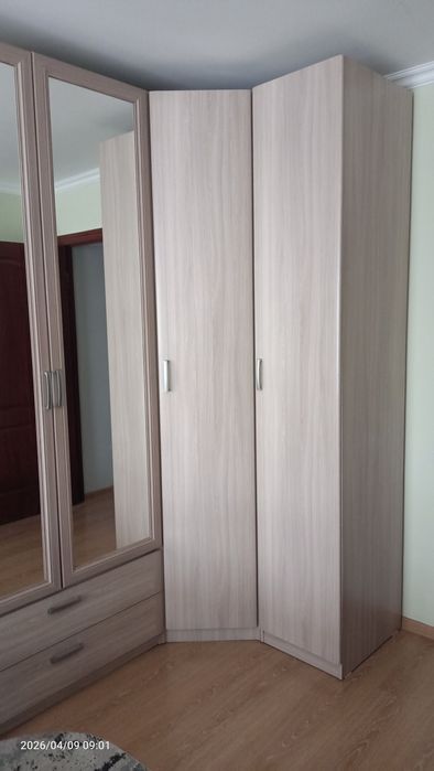 Продам шкаф угловой