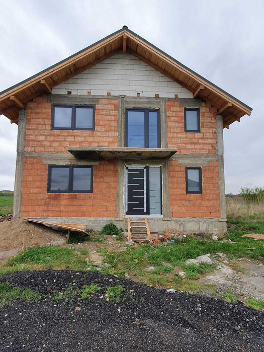 Casa cu mansardă de vânzare