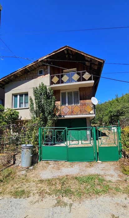 Продава къща в с.Усойка