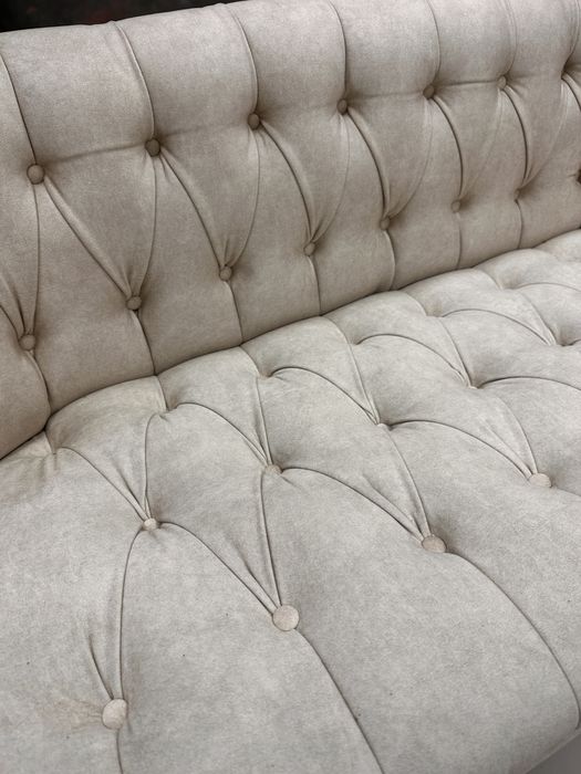 Диван в бежевом цвете