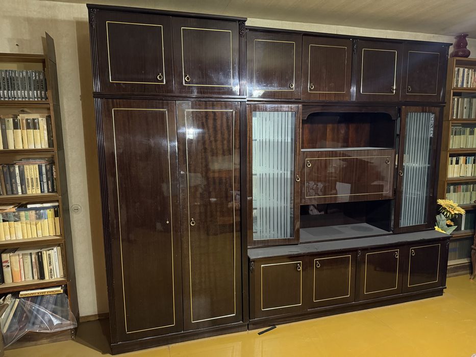 Отдам даром стенки для гостинной