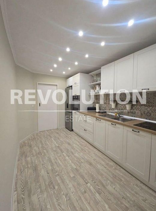 Тристаен апартамент  в гр.Варна, Гръцка махала!