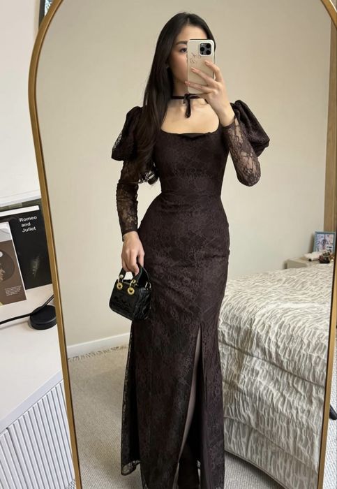 платье с отрезом обтягивающий