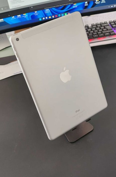 iPad 9 (2021) 10.2" Wi-Fi + Cellular (SIM) - Stare IMPECABILĂ / Ca nouă