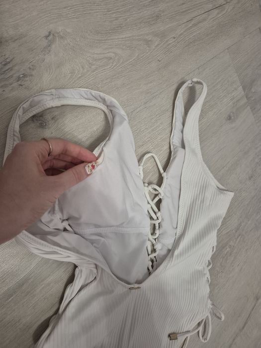 Costum de baie alb marimea M