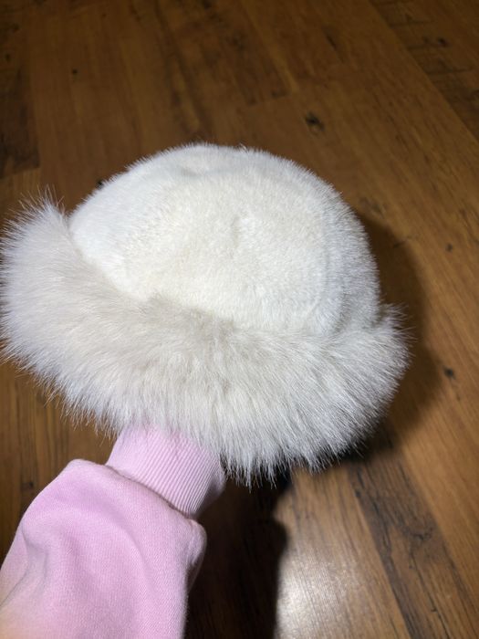 Дамска шапка тип идиотка