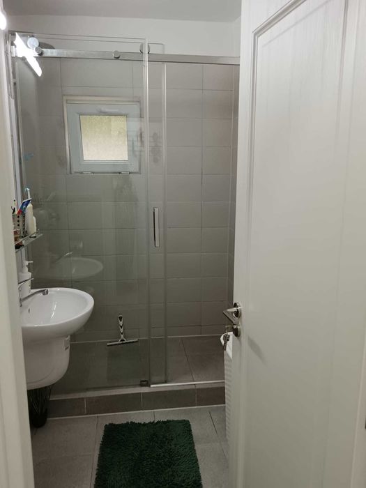 vand apartament 4 camere zona centru Resita