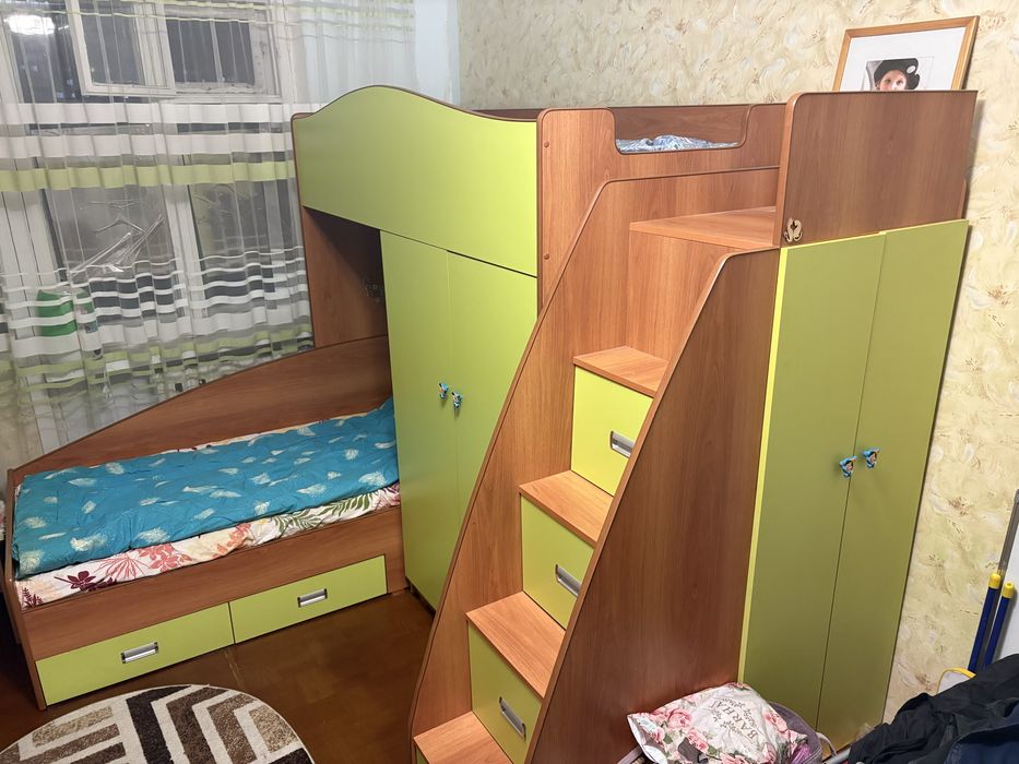 Продам двухярусную кровать СРОЧНО!!
