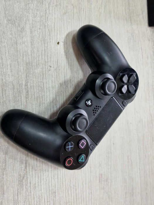 Playstation 4 500GB с един джойстик + игра FC24