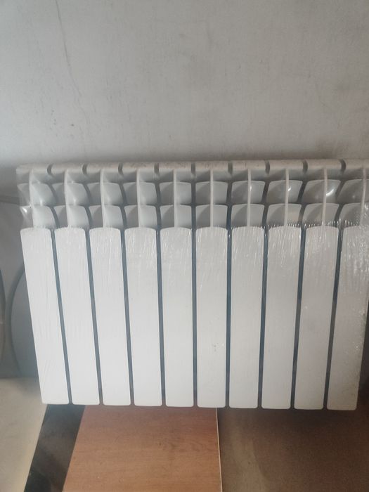 Продаю радиаторы новые есть 4 комплекта