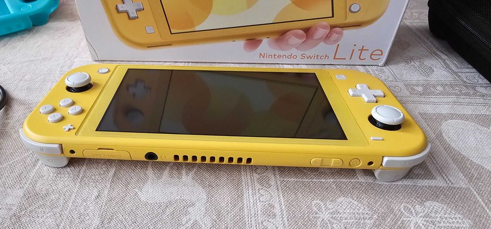 Nintendo Switch Lite Yellow 32 GB + 128GB карта