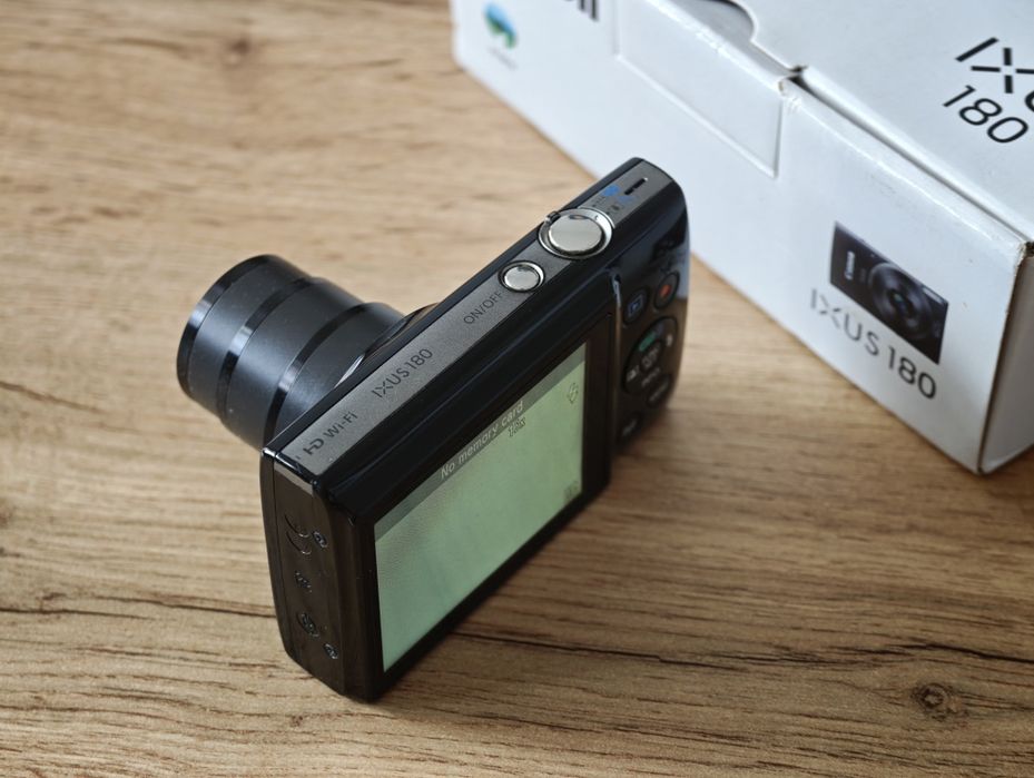 Canon Ixus 180 (Комплект)