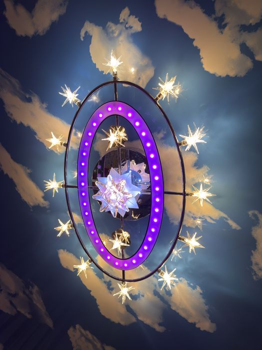 Продам люстру в отличном состоянии