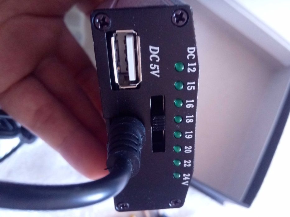 Зарядно с различни накрайници Adaptor USB Car for laptop