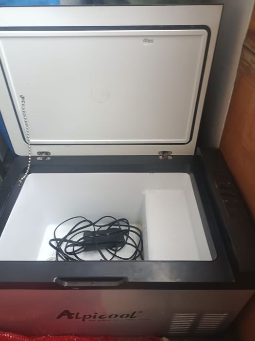 Продаю холодильник в машину